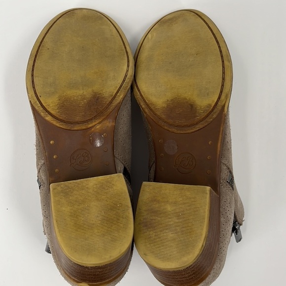 𝅺LUCKY Brand Suede Tan Perforated Laser Cut Ankle Boots Leather Size 7.5 - Picture 6 of 8